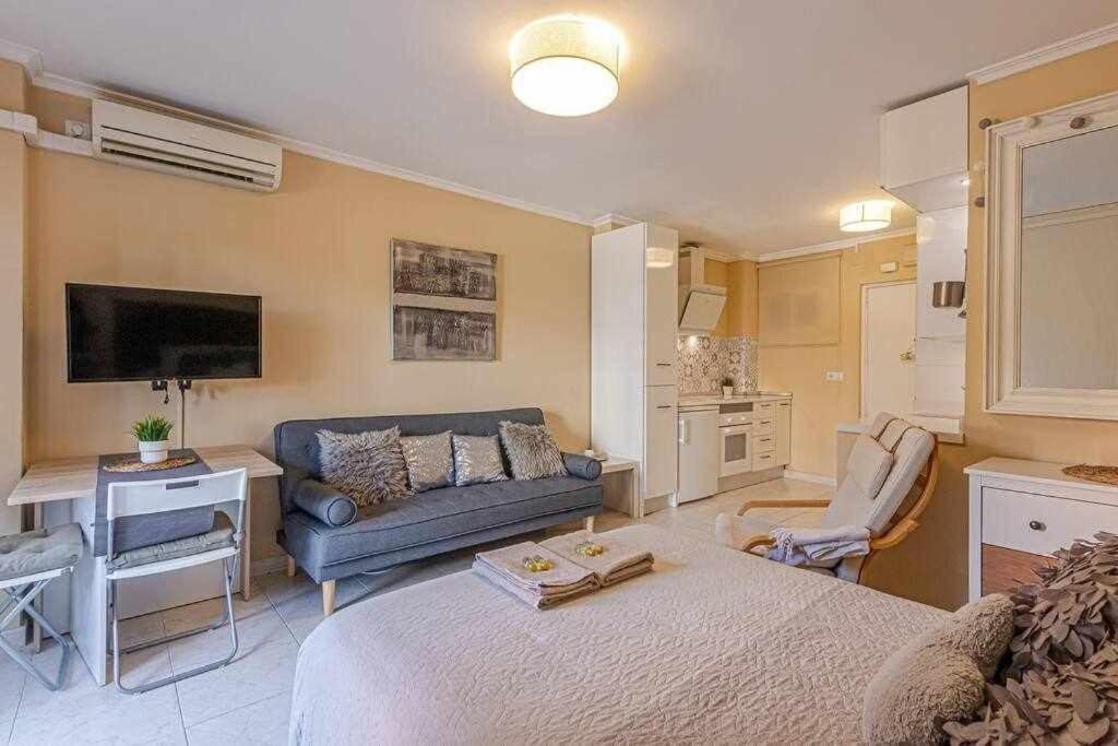 797 Holiday Rentals - Equipado Estudio Cerca Del Parque La Paloma Benalmadena Exterior photo